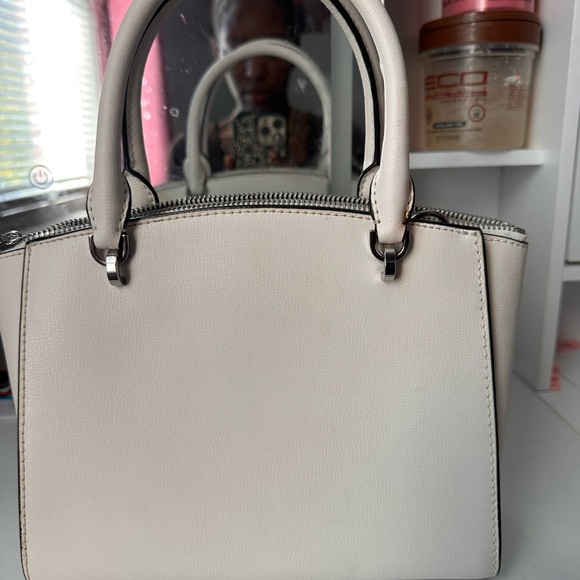 White Micheal Kors hand bag - Picture 2 of 4